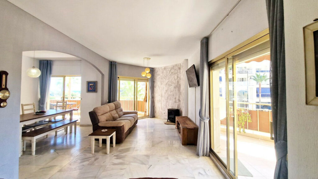 Middle Floor Apartment Fuengirola Málaga - image 8