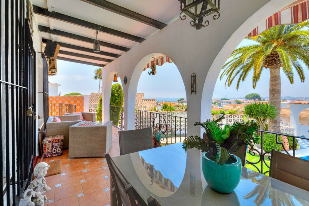 Detached Villa Fuengirola Málaga - image 8