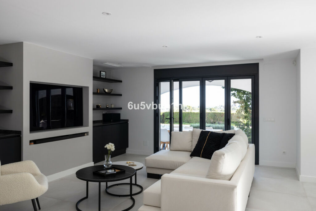 Detached Villa La Quinta Málaga - image 8