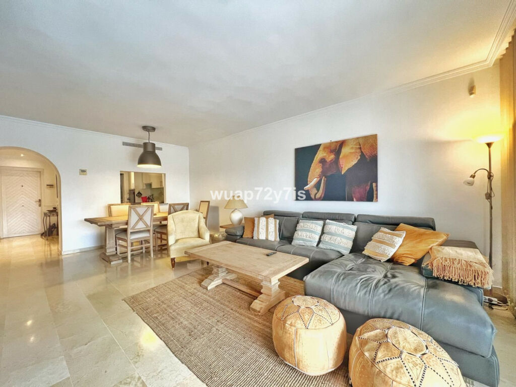 Middle Floor Apartment Estepona Málaga - image 8