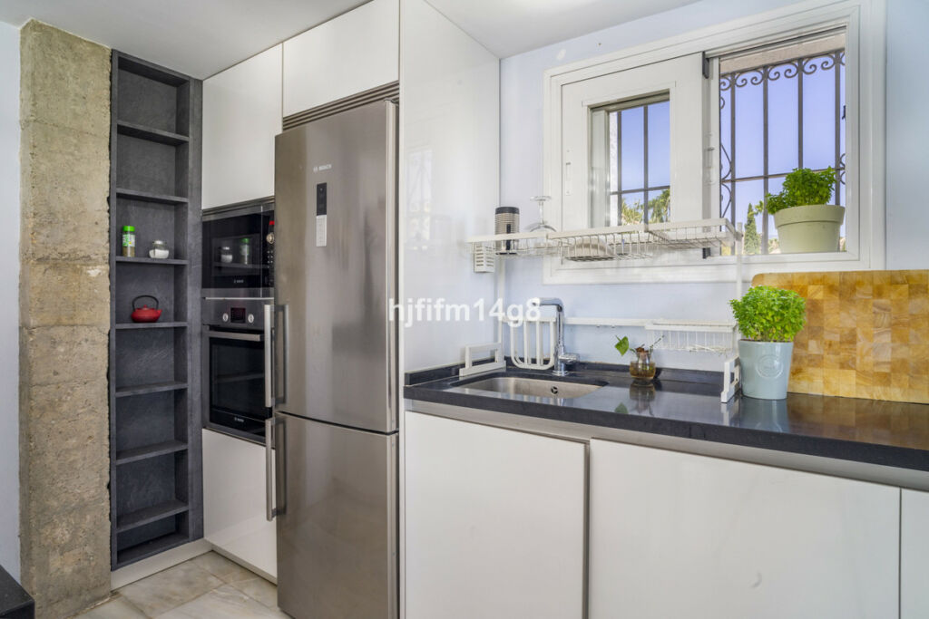 Detached Villa Nueva Andalucía Málaga - image 9