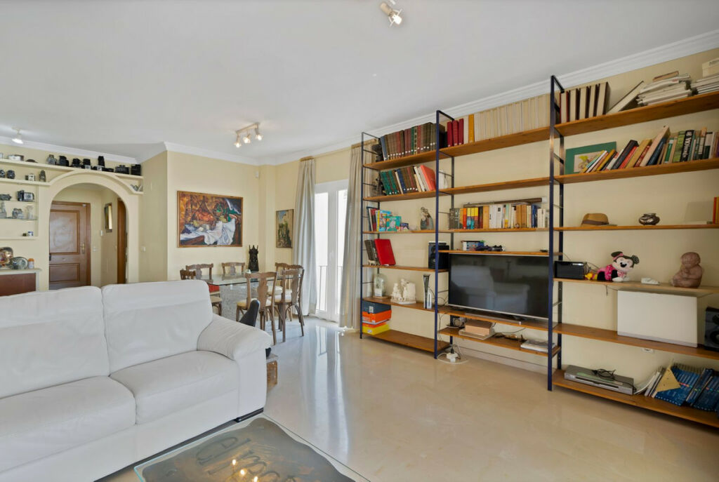 Middle Floor Apartment Nagüeles Málaga - image 9