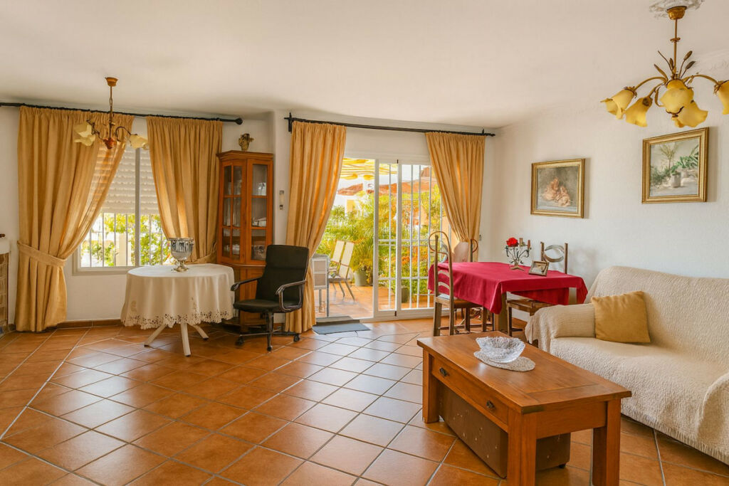 Townhouse Diana Park Málaga - image 9