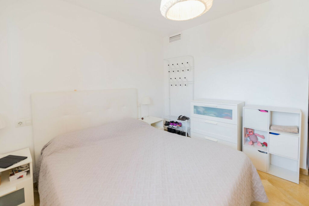 Middle Floor Apartment Benalmadena Málaga - image 9
