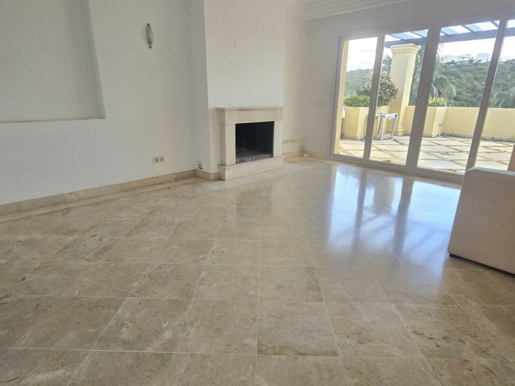 Middle Floor Apartment Casares Málaga - image 9