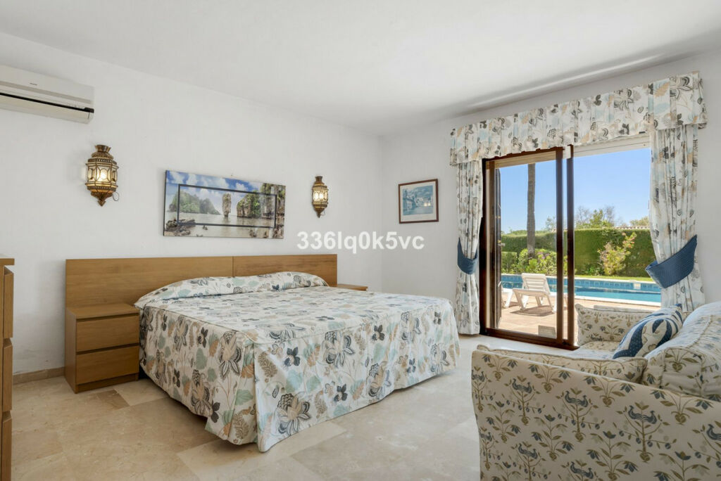 Detached Villa Las Chapas Málaga - image 9