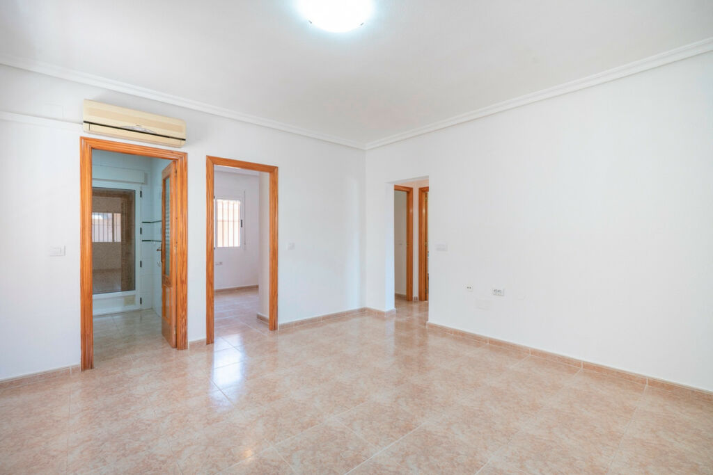 Detached Villa Algorfa Alicante - image 9
