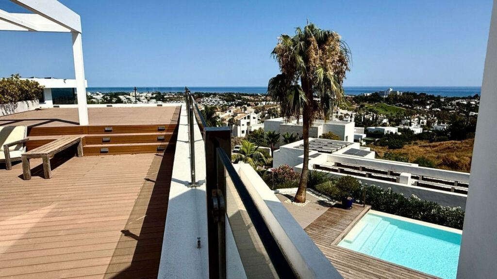 Detached Villa El Paraiso Málaga - image 9