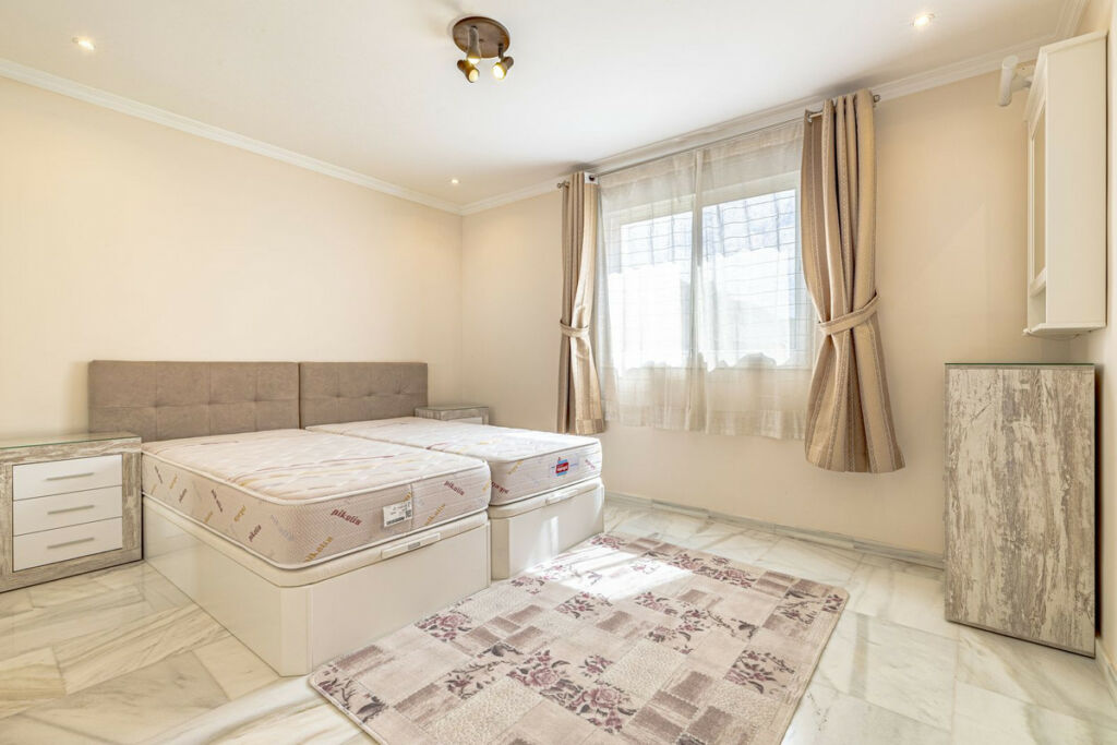Middle Floor Apartment Marbella Málaga - image 9