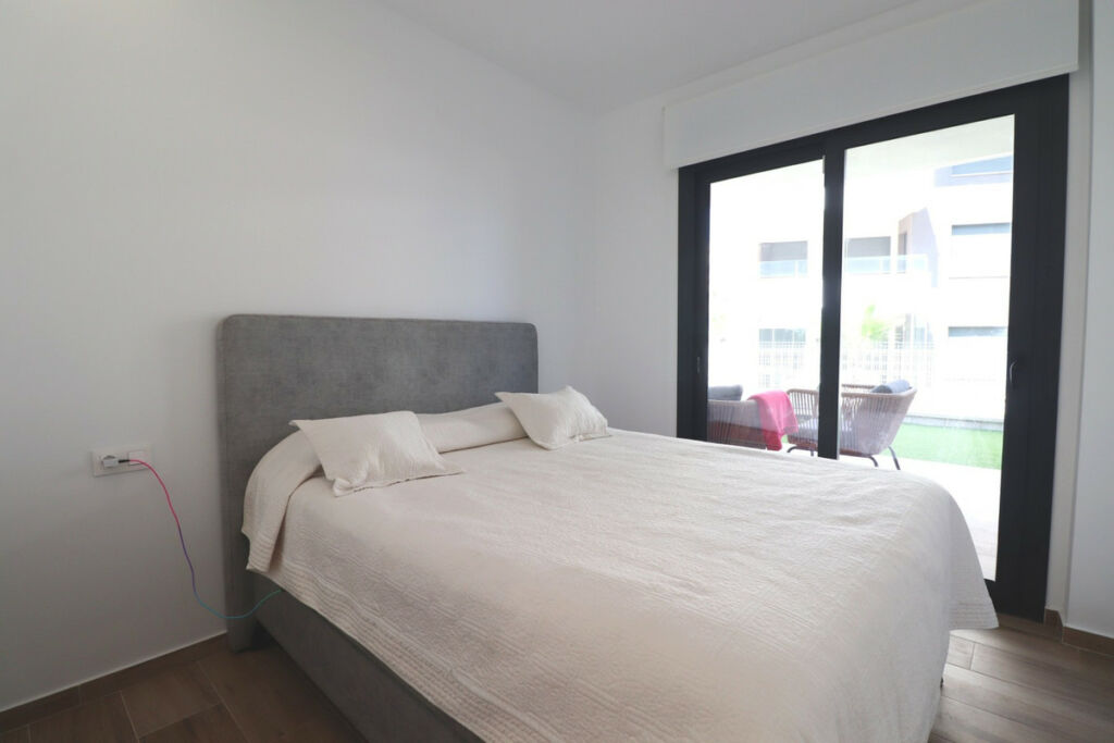 Ground Floor Apartment Villamartin Alicante - image 9