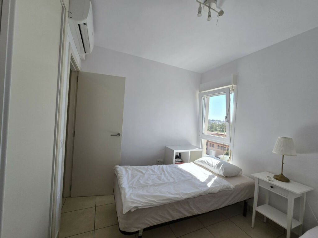 Middle Floor Apartment Nueva Andalucía Málaga - image 9