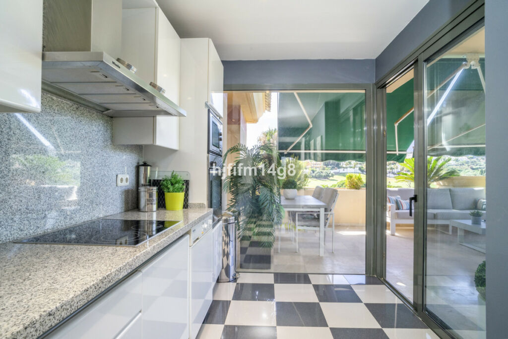 Penthouse Duplex Nueva Andalucía Málaga - image 9