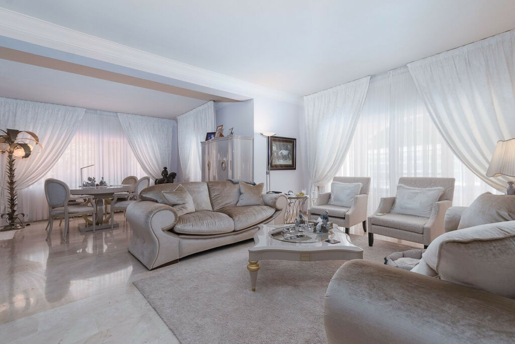 Detached Villa Marbella Málaga - image 9