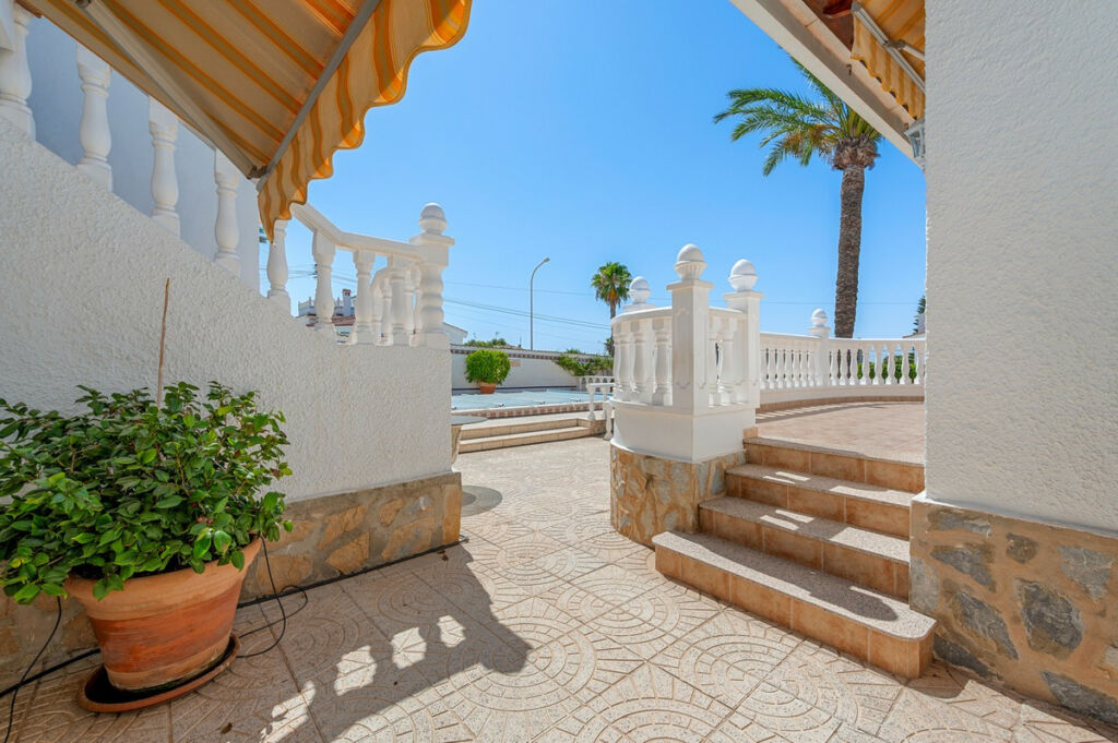 Detached Villa Ciudad Quesada Alicante - image 9