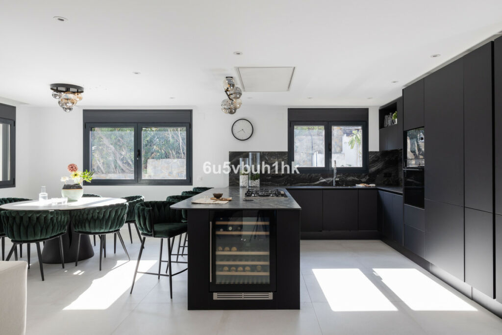 Detached Villa La Quinta Málaga - image 9