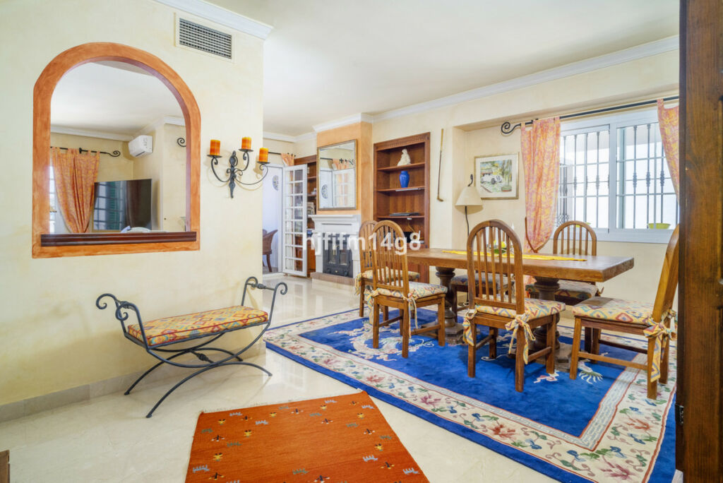 Townhouse Nueva Andalucía Málaga - image 9