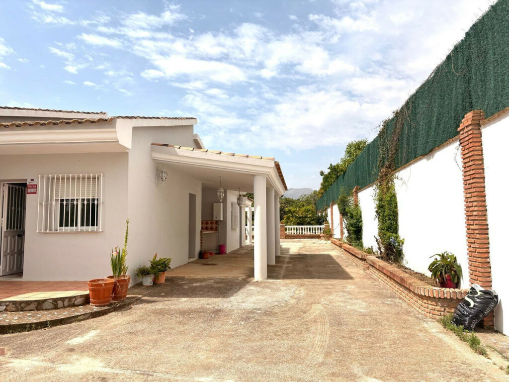 Detached Villa Alhaurín de la Torre Málaga - image 9