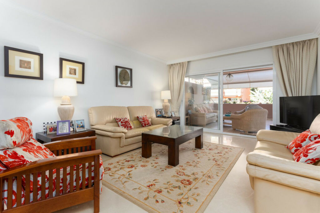 Ground Floor Apartment Puerto Banús Málaga - image 9