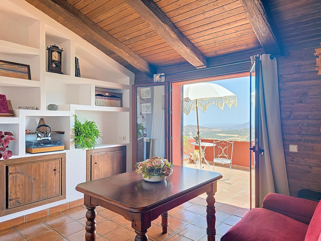 Detached Villa Riogordo Málaga - image 9