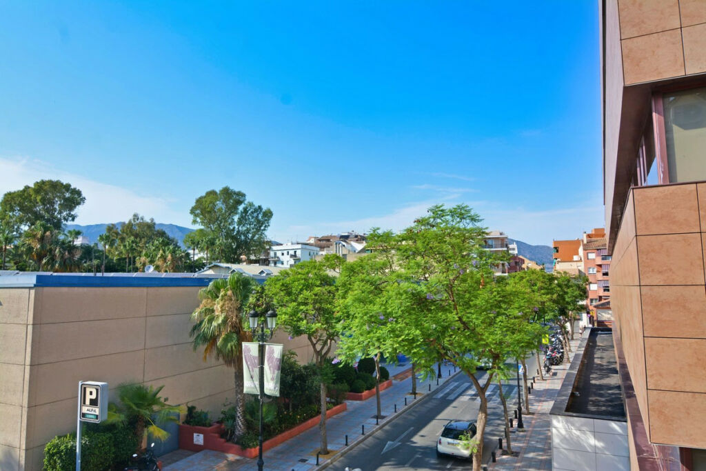 Middle Floor Apartment Fuengirola Málaga - image 9