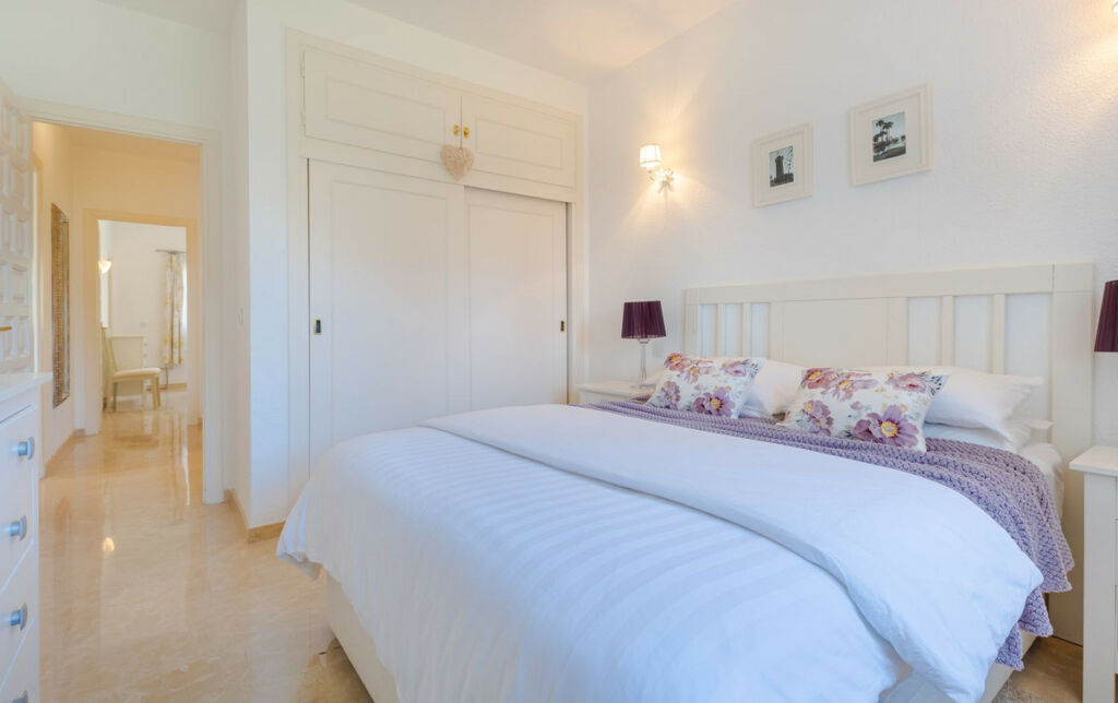 Ground Floor Apartment El Paraiso Málaga - image 9