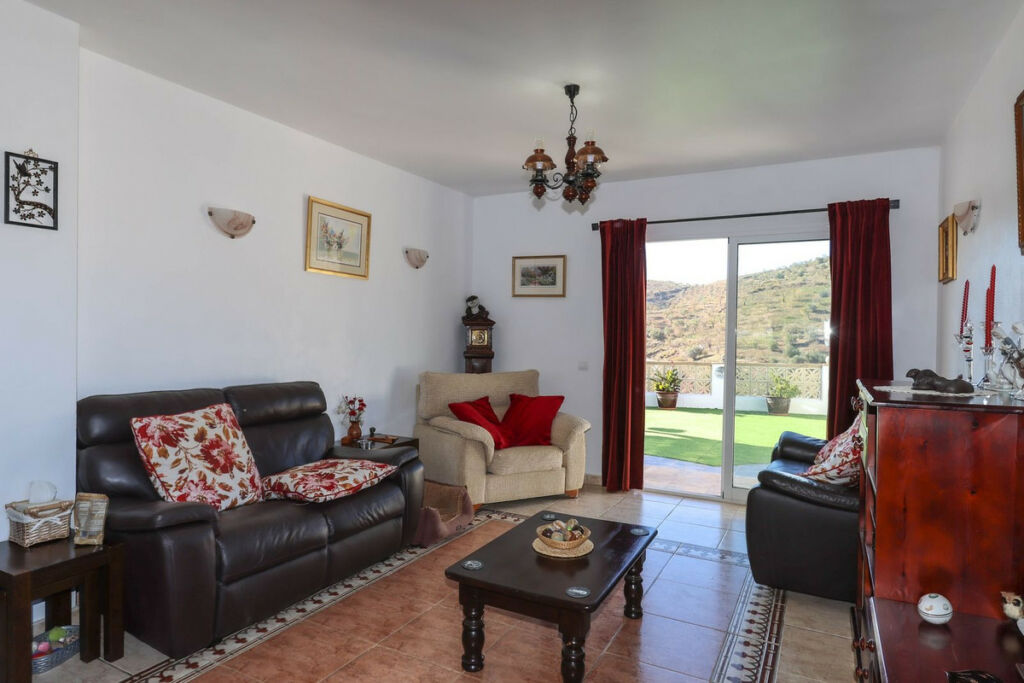 Detached Villa Tolox Málaga - image 9