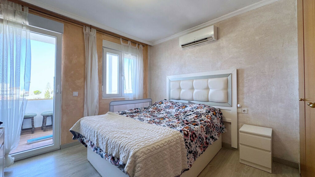 Middle Floor Apartment Riviera del Sol Málaga - image 9