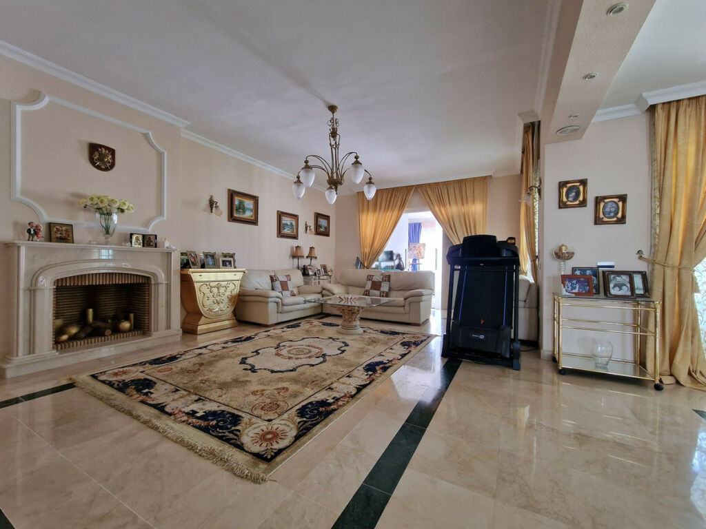 Detached Villa Guadalmina Baja Málaga - image 13