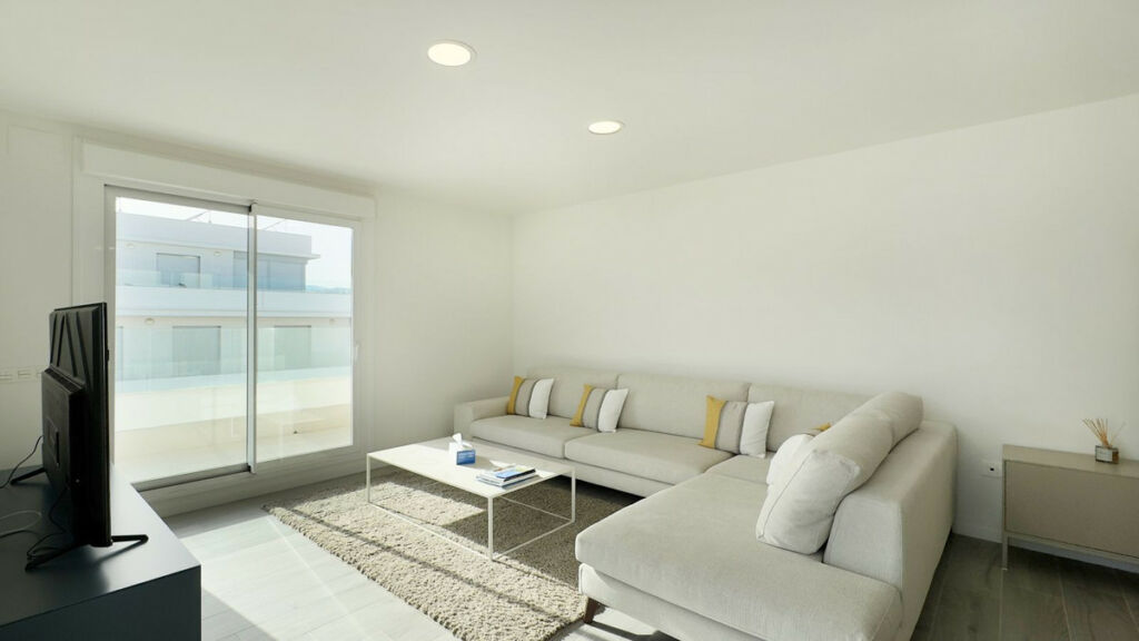 Top Floor Apartment Nueva Andalucía Málaga - image 9