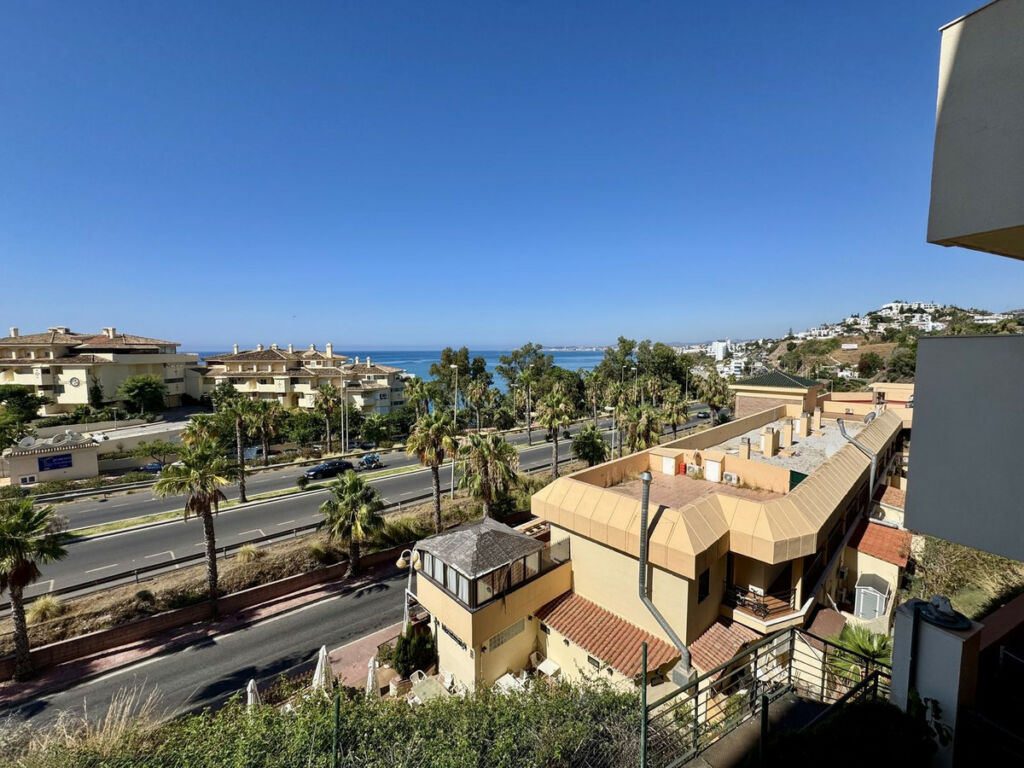 Middle Floor Apartment Benalmadena Costa Málaga - image 10
