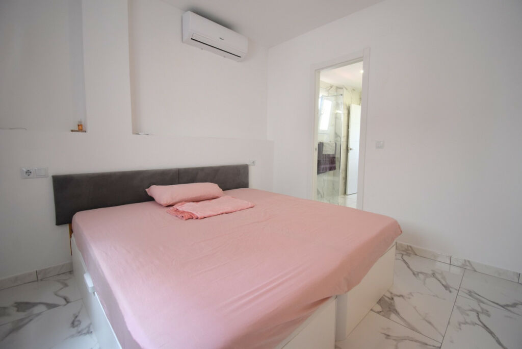 Middle Floor Apartment Villamartin Alicante - image 9