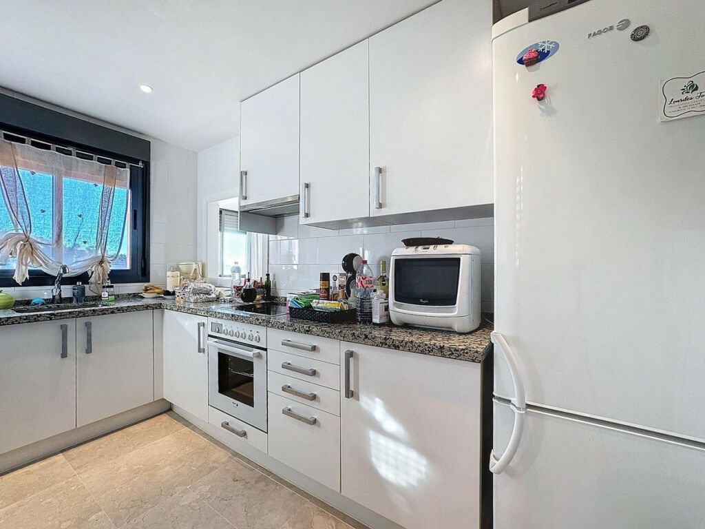 Penthouse Manilva Málaga - image 9