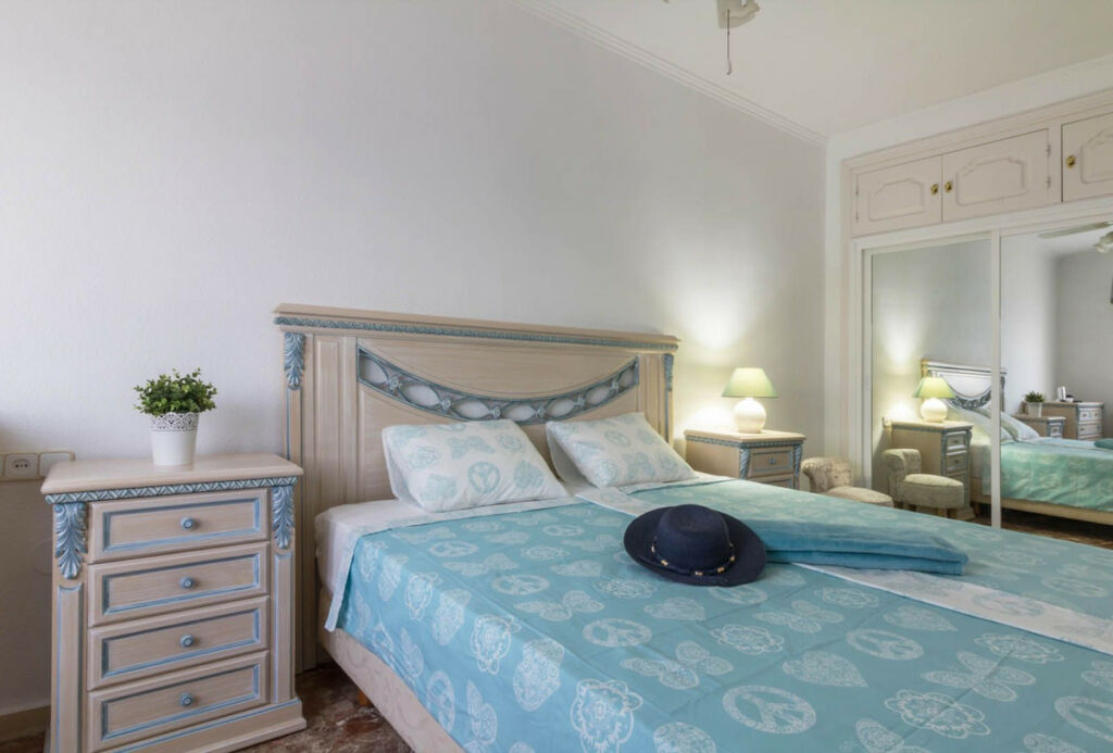 Middle Floor Apartment Calahonda Málaga - image 9
