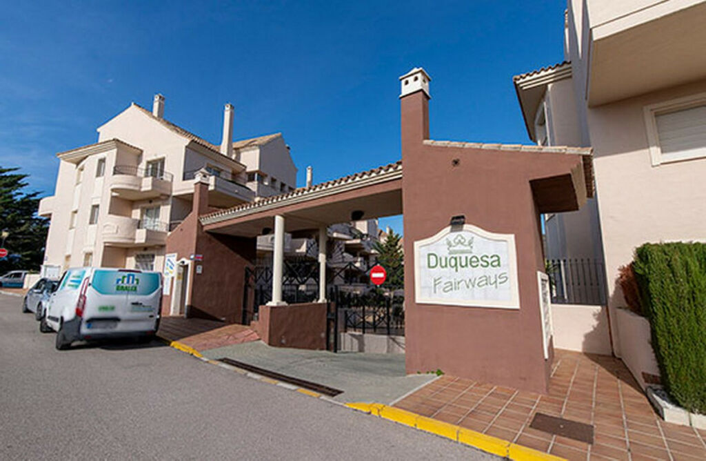 Duplex La Duquesa Málaga - image 9