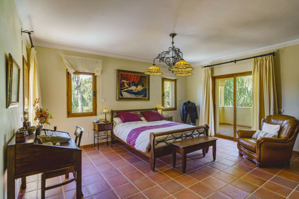 Detached Villa Benahavís Málaga - image 9