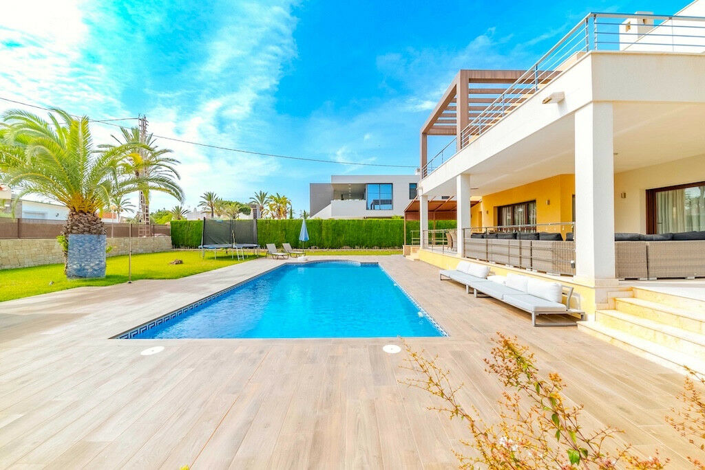 Detached Villa Cabo Roig Alicante - image 9