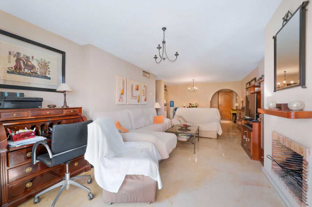 Middle Floor Apartment Marbella Málaga - image 9