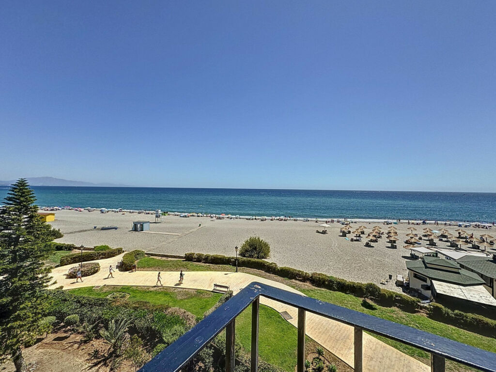 Penthouse Manilva Málaga - image 9