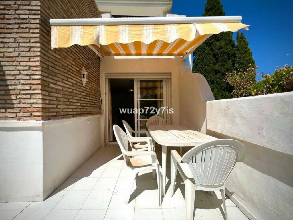 Townhouse El Paraiso Málaga - image 9