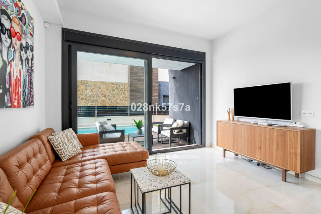 Detached Villa Lomas de Cabo Roig Alicante - image 9