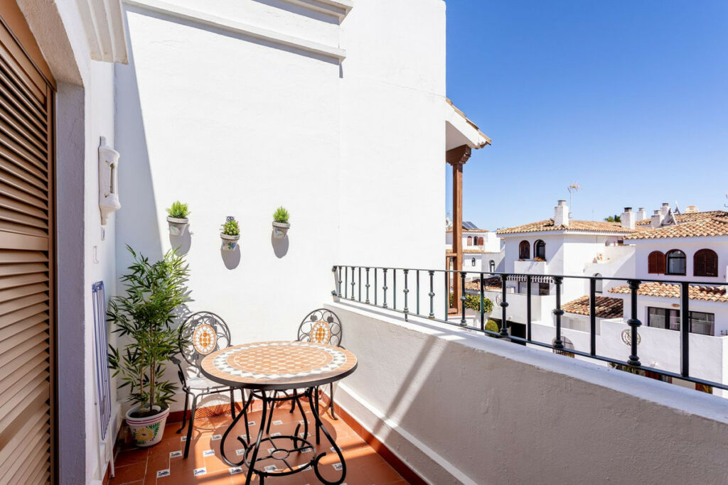 Top Floor Apartment Estepona Málaga - image 9