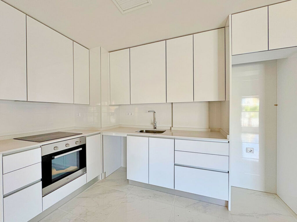 Middle Floor Apartment Villamartin Alicante - image 4