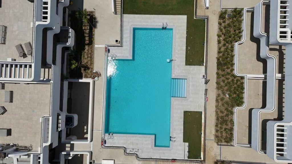 Middle Floor Apartment Estepona Málaga - image 2