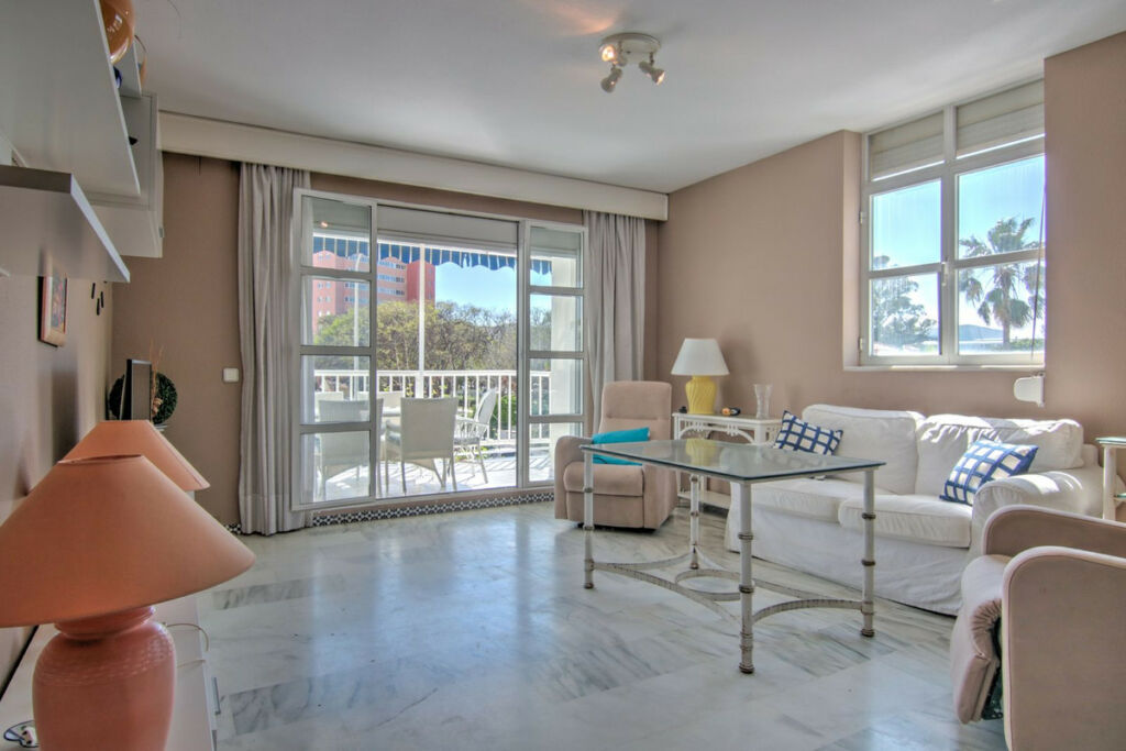 Middle Floor Apartment Fuengirola Málaga - image 9