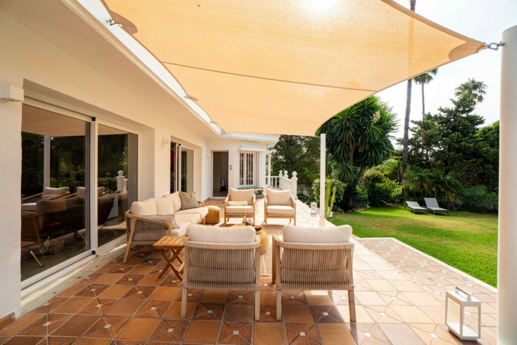 Detached Villa El Paraiso Málaga - image 9
