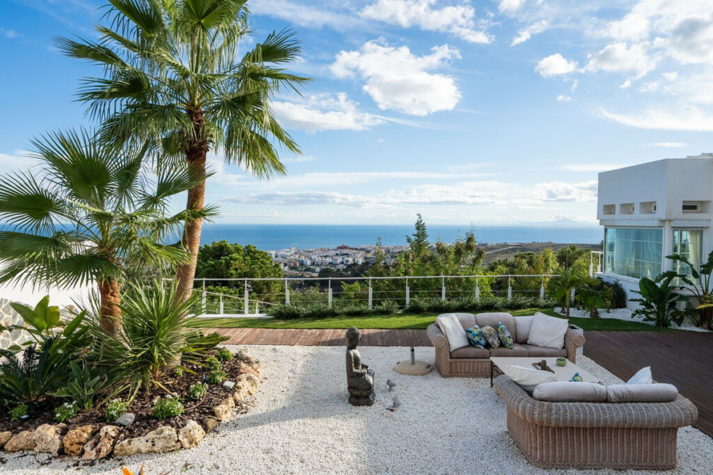 Detached Villa Estepona Málaga - image 9