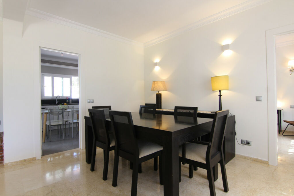 Detached Villa Estepona Málaga - image 9