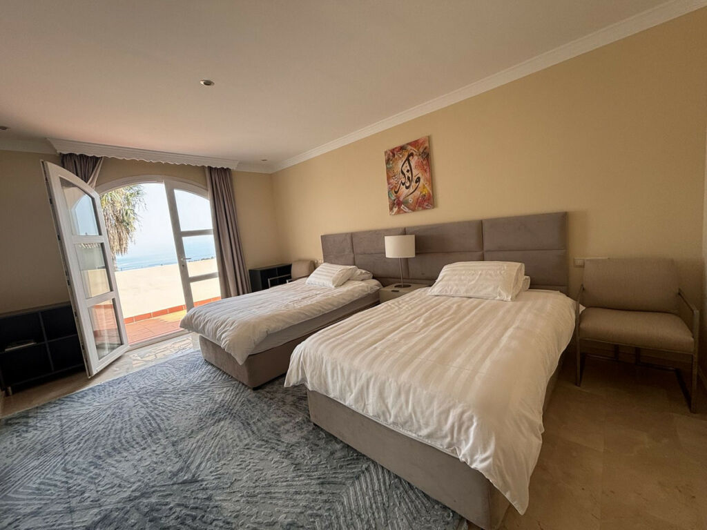 Detached Villa Selwo Málaga - image 9