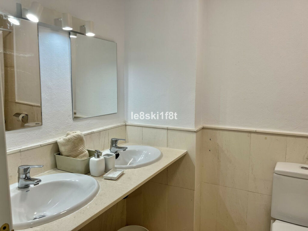 Middle Floor Apartment Calahonda Málaga - image 9
