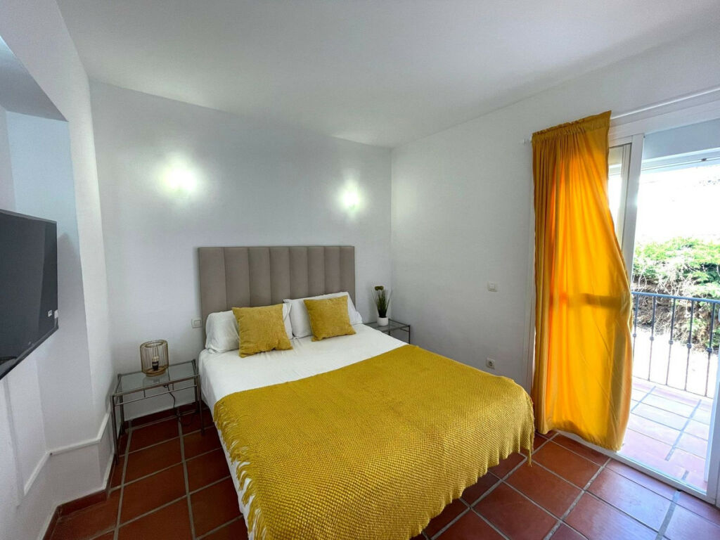 Top Floor Apartment Manilva Málaga - image 9